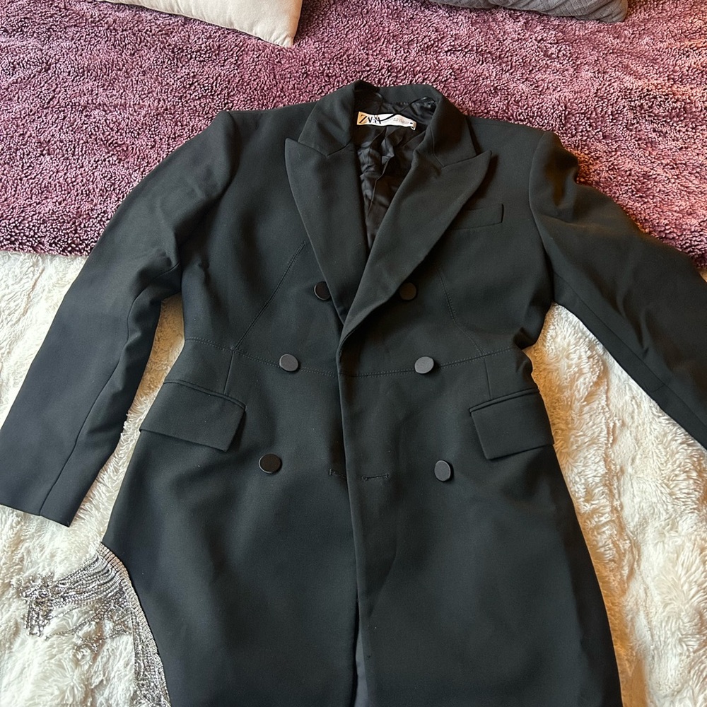 Zara Black Blazer with Silver Accents - Picture 4 of 7